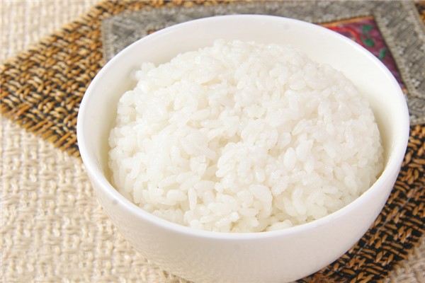 米饭的热量是多少 米饭热量算比较大的 100g米饭热量346卡